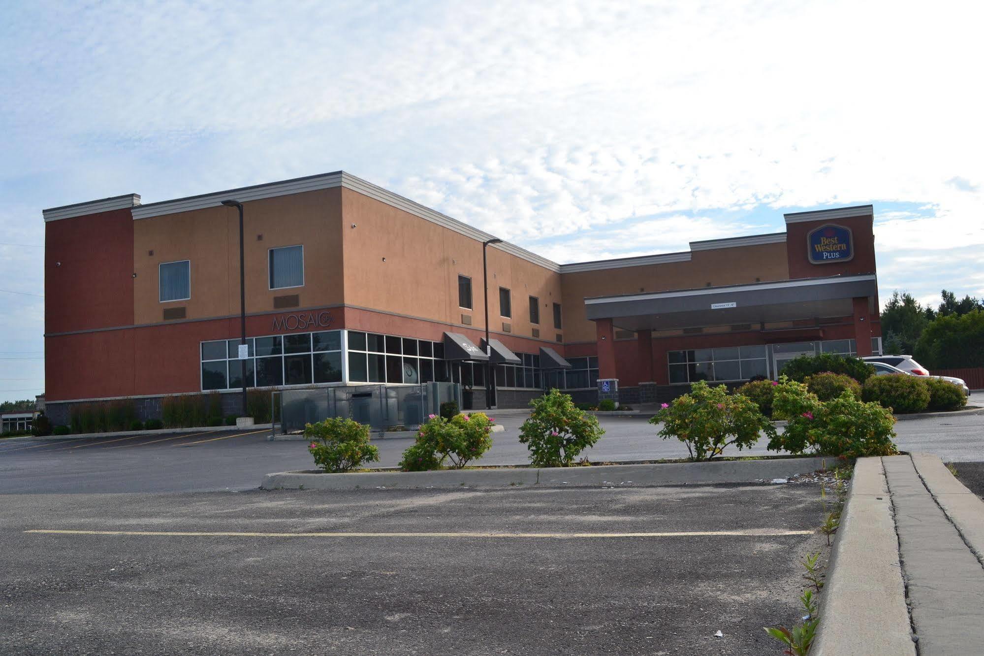 Best Western Plus Fergus Hotel Exterior photo